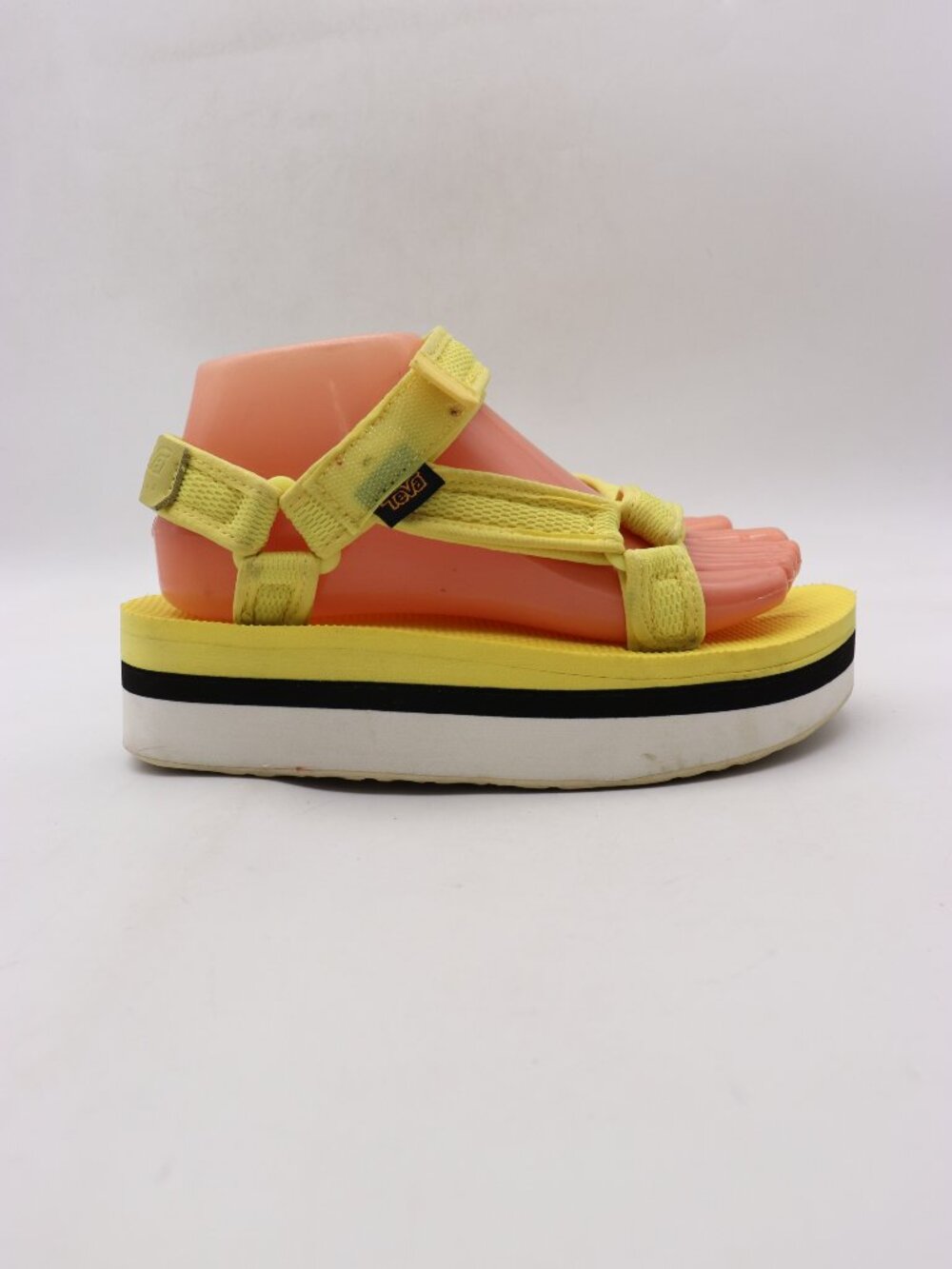 Teva Flatform Universal Mesh Women's 7 Platform Yellow Sandals 1102451